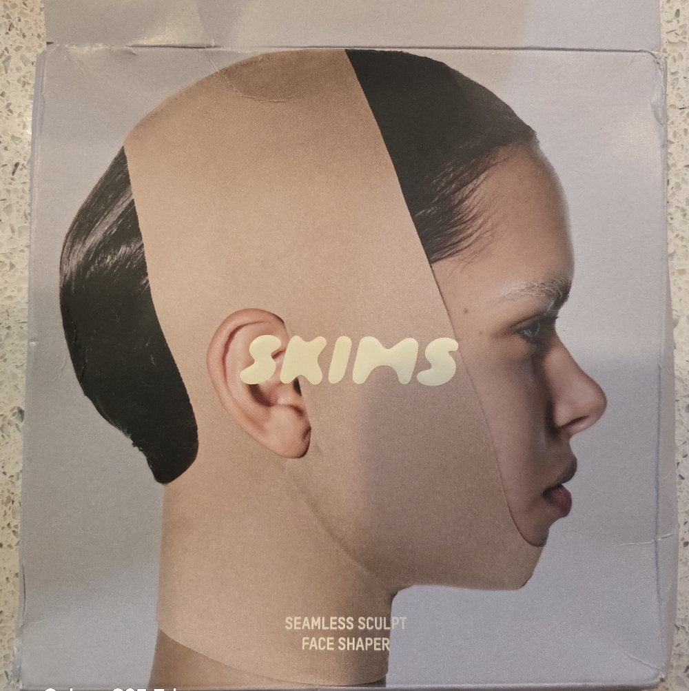 Skims  Sold Out Seamless FACE Scult SHAPER One Size